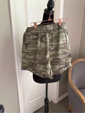 Sanctuary Camo High-Waist Women’s Shorts - Olive Green